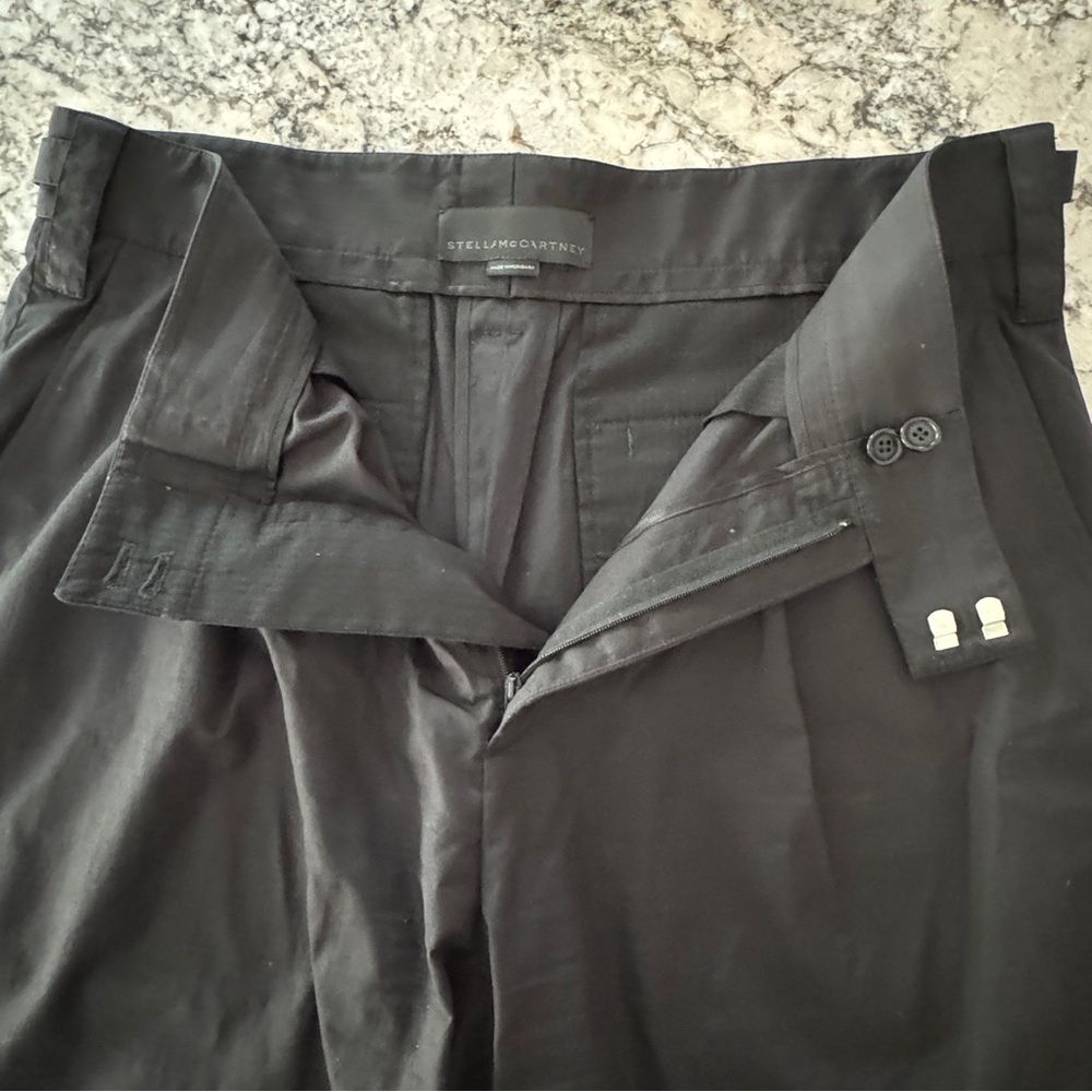 Stella McCartney Black Flat-Front Men’s Shorts with D-Ring - Picture 3 of 8